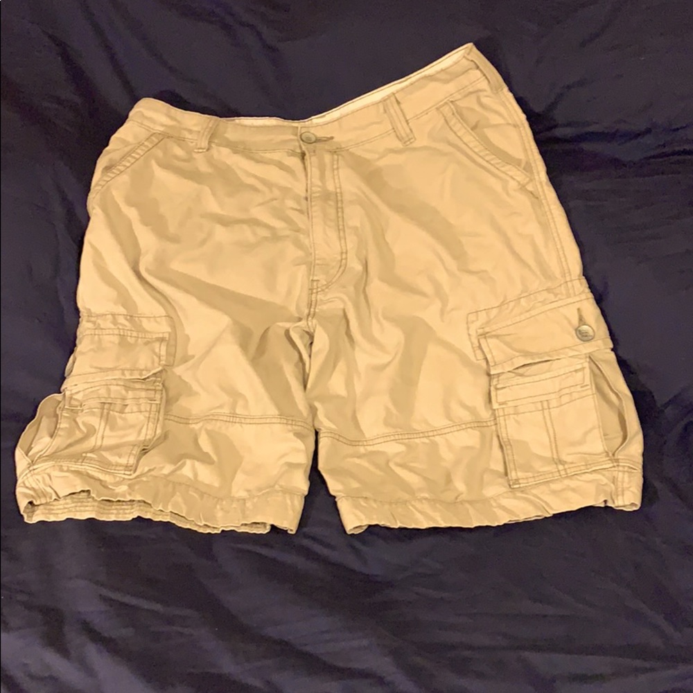 Men’s size 38 Levi Cargo Shorts. Lightly worn.